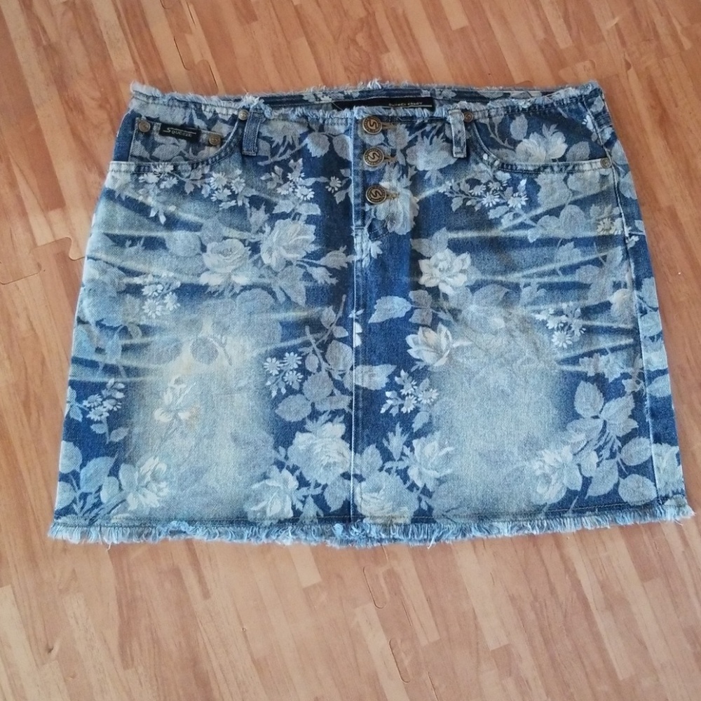Squeeze Stephen Hardy Floral Rose Jean Denim Skirt